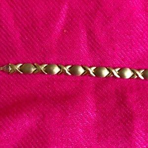 Today only 💥10k yellow gold XOXO bracelet💥💥PRICE FIRM